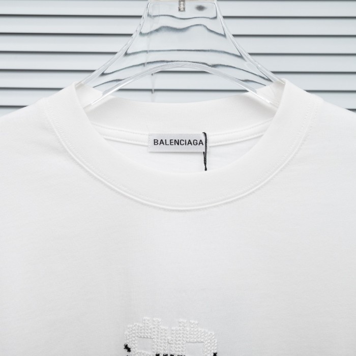 絶対欲しい！ 2026 バレンシアガ 新作 半袖Tシャツ コピー