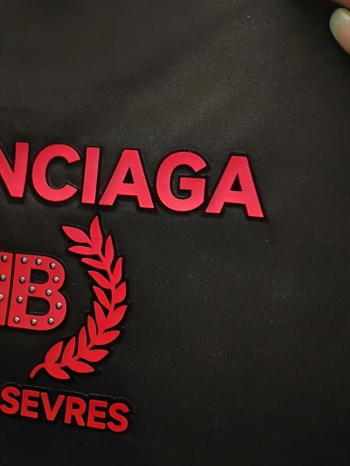 激安価格！ 2026 バレンシアガ 新作 半袖Tシャツ コピー