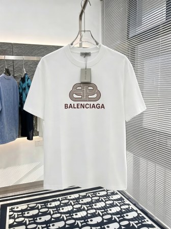 注目度抜群！ 2026 バレンシアガ 新作 半袖Tシャツ スーパーコピー