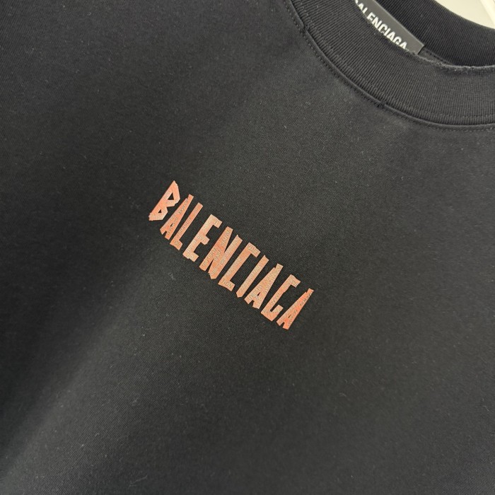 目を惹くカラー  2026 バレンシアガ 新作 半袖Tシャツ コピー