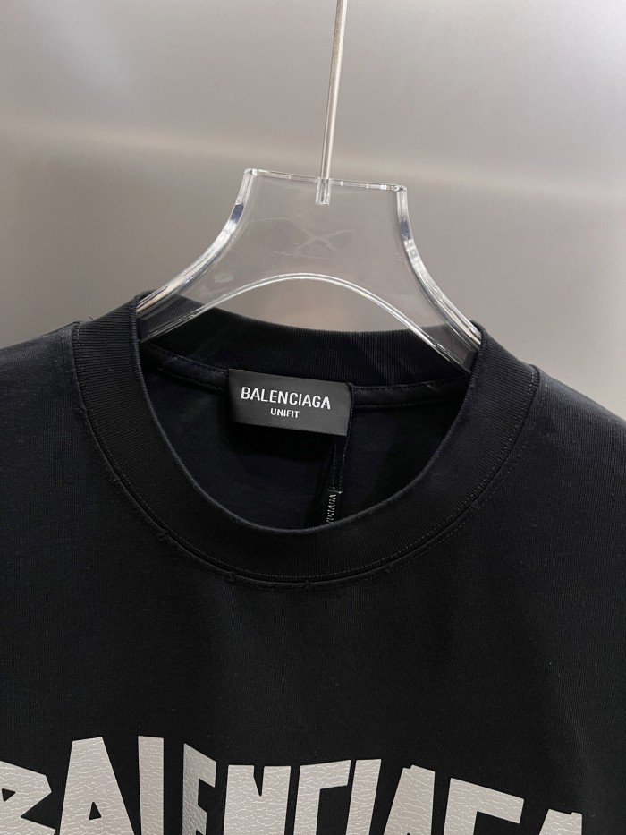 絶対欲しい！ 2026 バレンシアガ 新作 半袖Tシャツ コピー