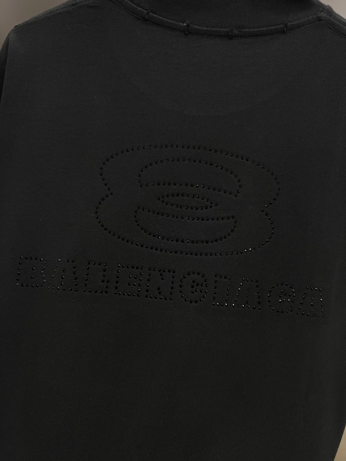 世界中で大人気♪ 2026 バレンシアガ 新作 半袖Tシャツ 偽物