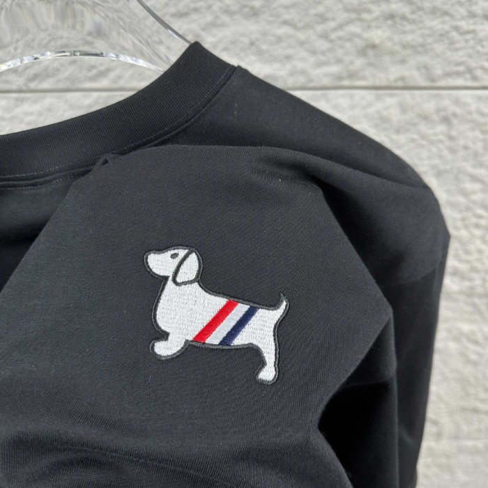 送料込 2026 トム·ブラウン 新作 半袖Tシャツ コピー