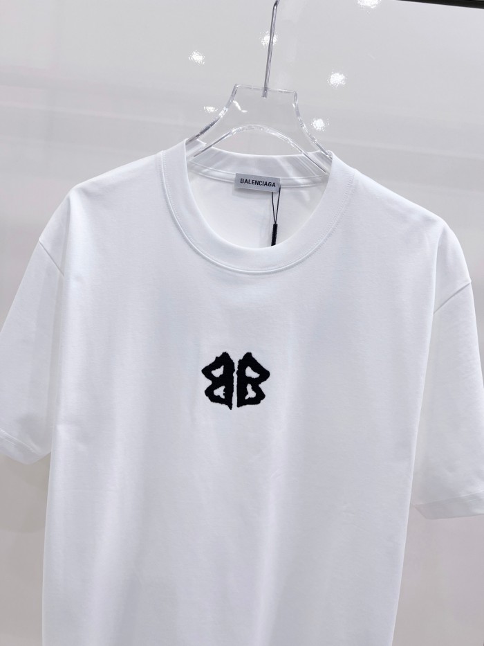累積売上総額第１位！ 2026 バレンシアガ 新作 半袖Tシャツ スーパーコピー