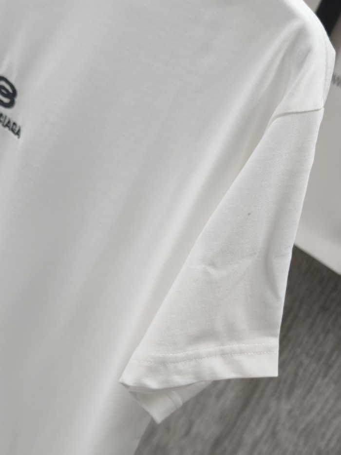 売上総額１位！ 2026 バレンシアガ 新作 半袖Tシャツ 偽物
