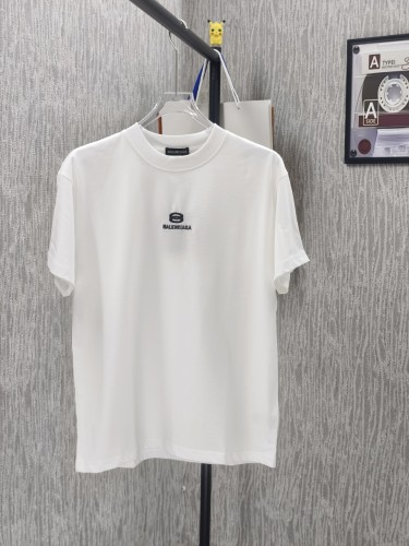 売上総額１位！ 2026 バレンシアガ 新作 半袖Tシャツ 偽物