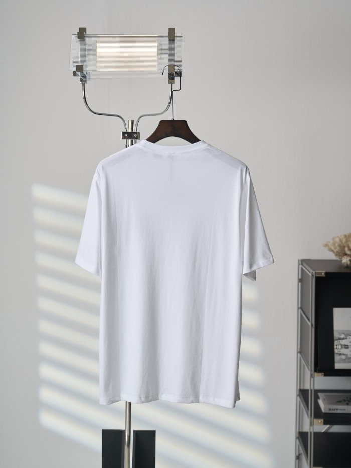 入手困難品！2026 ロエベ 新作 半袖Tシャツ 偽物