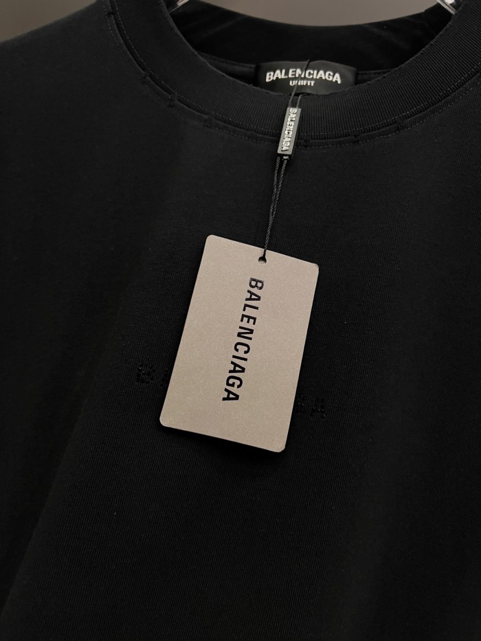 世界中で大人気♪ 2026 バレンシアガ 新作 半袖Tシャツ 偽物