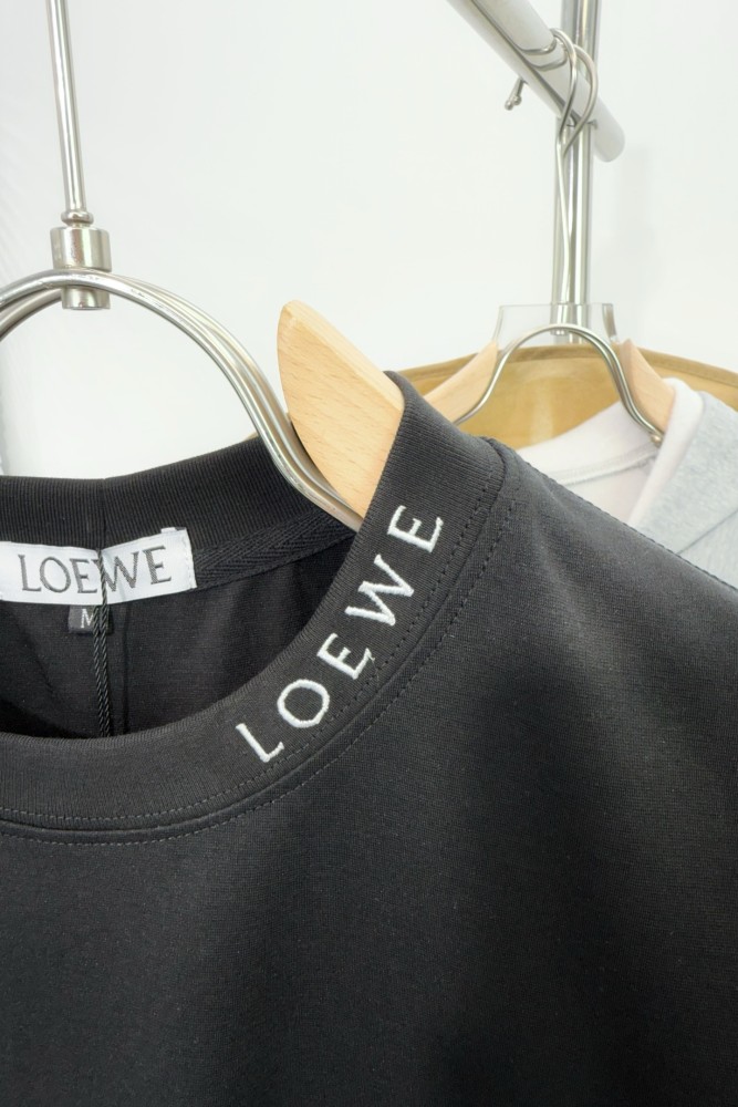 世界中で大人気♪ 2026 ロエベ 新作 半袖Tシャツ 偽物