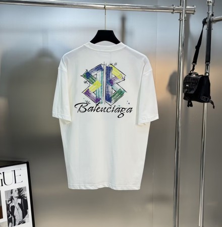 激安価格！ 2026 バレンシアガ 新作 半袖Tシャツ 偽物