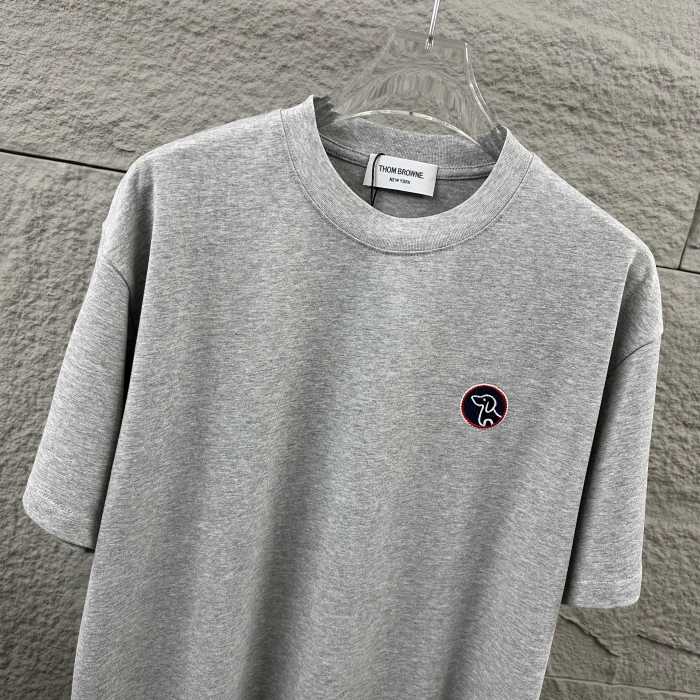 高品質 2026 トム·ブラウン 新作 半袖Tシャツ 偽物