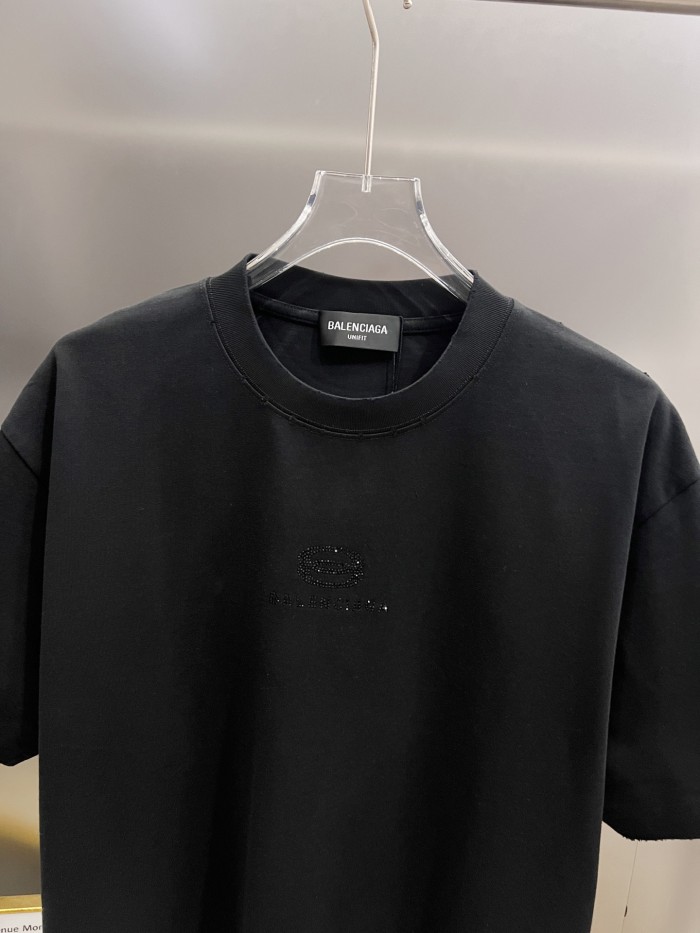 世界中で大人気♪ 2026 バレンシアガ 新作 半袖Tシャツ 偽物