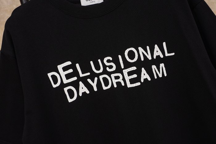目を惹くカラー 2026 セリーヌ 新作 半袖Tシャツ コピー