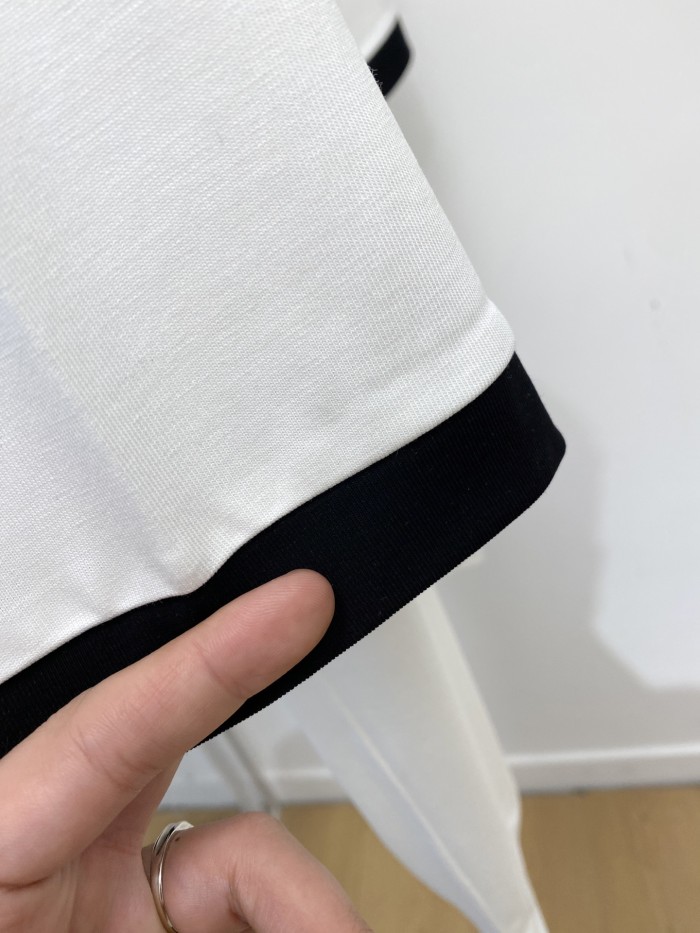 人気急上昇 2026 ヴァレンティノ 新作 半袖Tシャツ 偽物