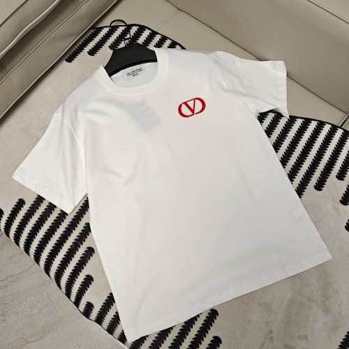 送料込 2026 ヴァレンティノ 新作 半袖Tシャツ 偽物