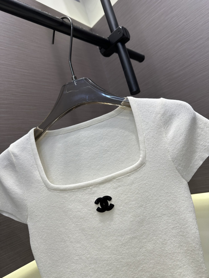 完売必至 2026 シャネル 新作 半袖Tシャツ コピー 2色