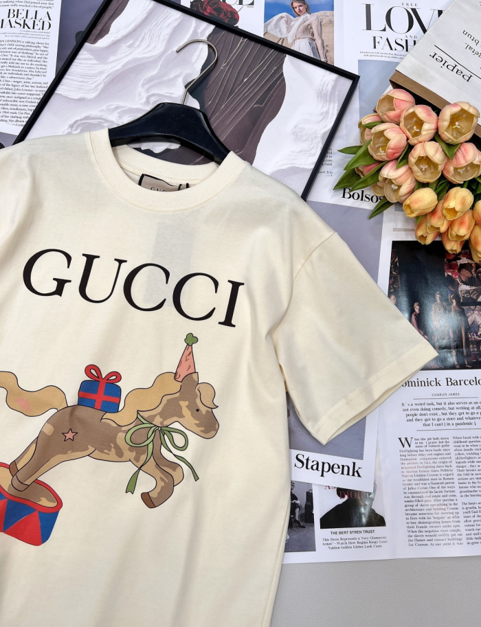 人気爆発☆ 2026 グッチ 新作 半袖Tシャツ コピー