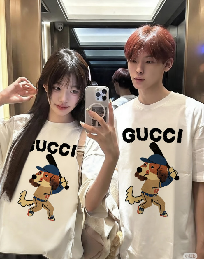 送料込  2026 グッチ 新作 半袖Tシャツ スーパーコピー