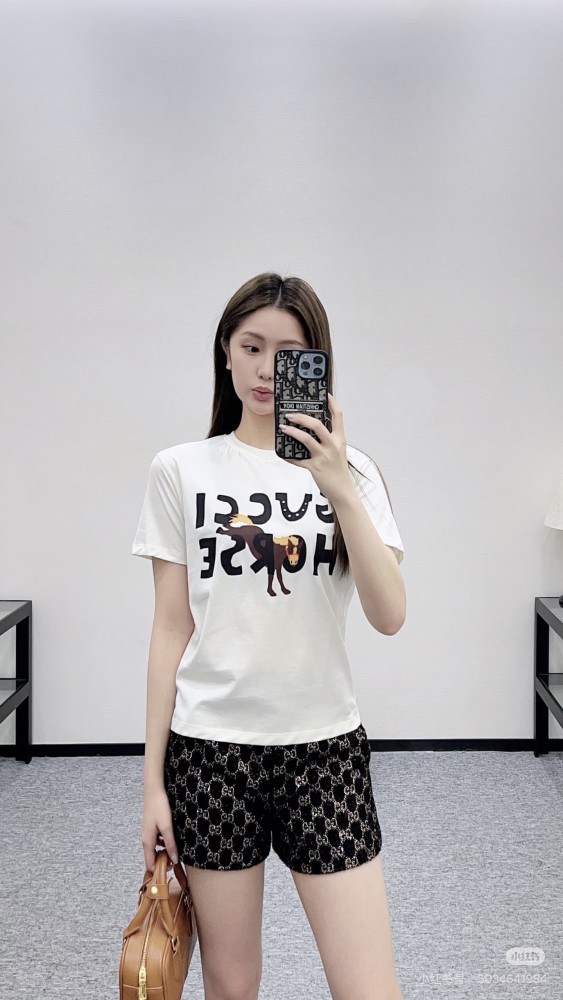 人気急上昇新作  2026 グッチ 新作 半袖Tシャツ スーパーコピー