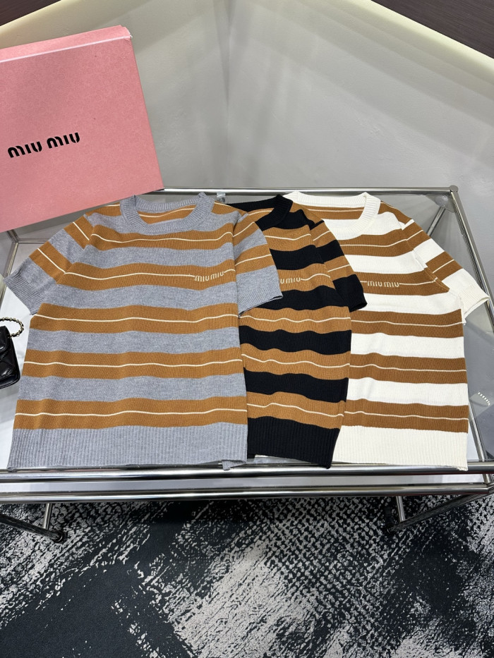 世界中で大人気♪  2026 ミュウミュウ 新作 半袖Tシャツ コピー 3色