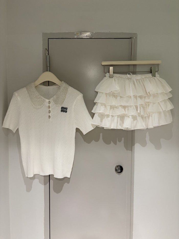 新色登場☆ 2026 ミュウミュウ 新作 半袖Tシャツ コピー