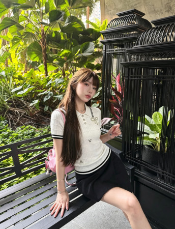 激安価格！ 2026 ミュウミュウ 新作 半袖Tシャツ コピー