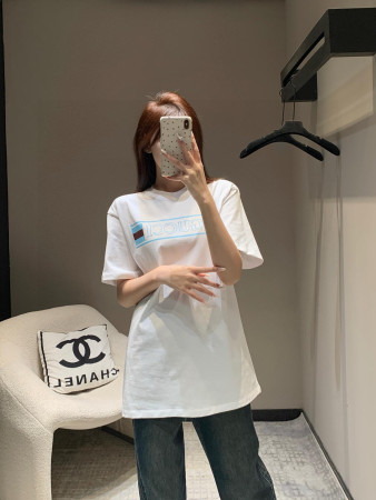 注目度抜群！ 2026 グッチ 新作 半袖Tシャツ 偽物
