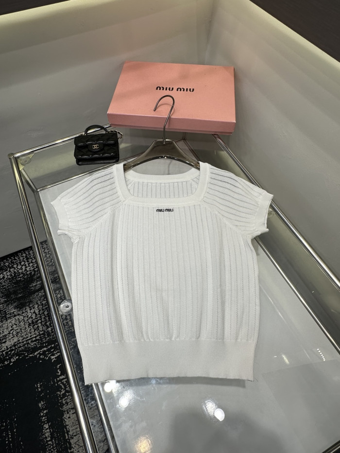 人気急上昇 2026 ミュウミュウ 新作 半袖Tシャツ スーパーコピー 4色