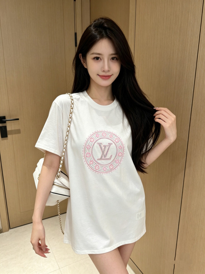 使い勝手良し 2026 ルイヴィトン 新作 半袖Tシャツ スーパーコピー