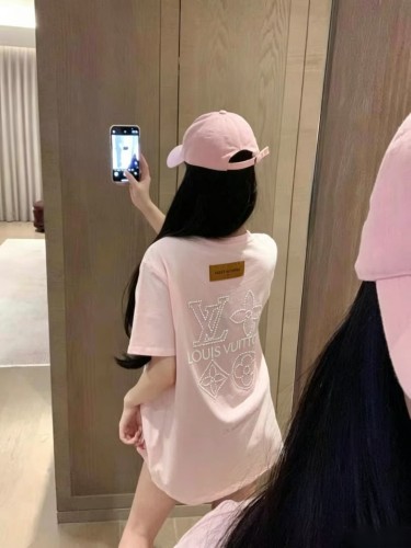 激安価格！2026 ルイヴィトン 新作 半袖Tシャツ コピー