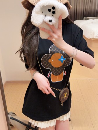 絶対欲しい！2026 ルイヴィトン 新作 半袖Tシャツ スーパーコピー