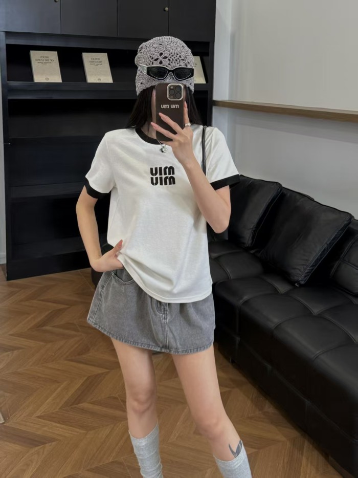 希少♪限定 2026 ミュウミュウ 新作 半袖Tシャツ 偽物