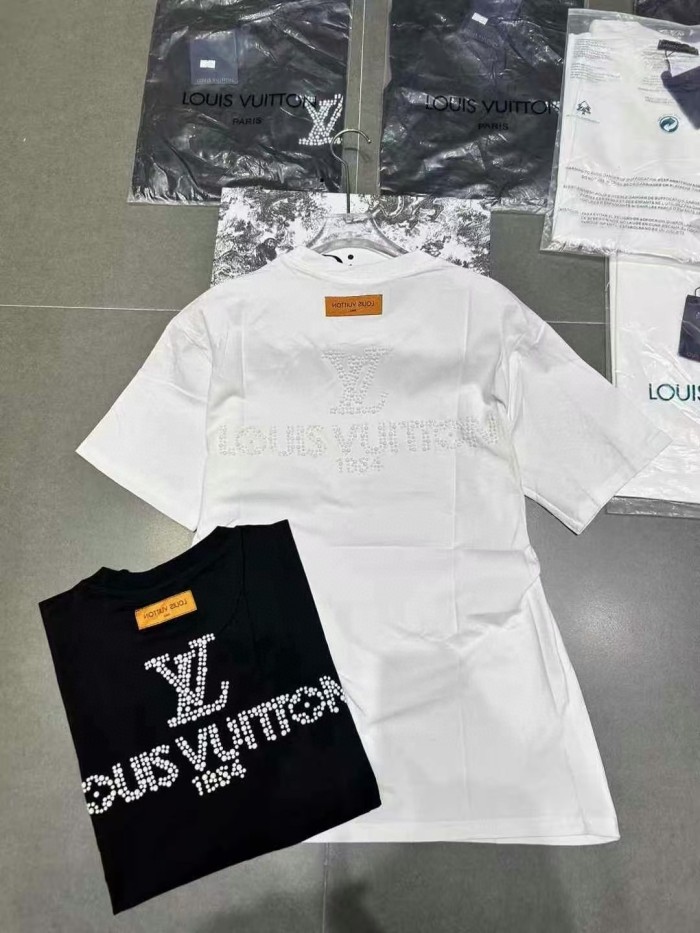 人気爆発☆ 2026 ルイヴィトン 新作 半袖Tシャツ スーパーコピー