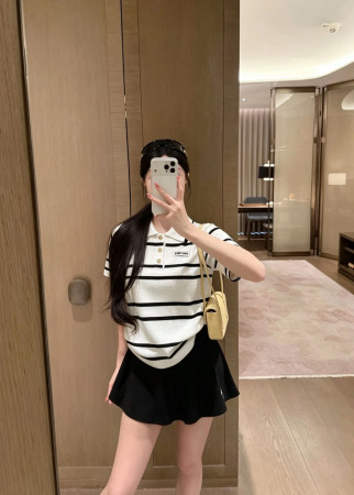 すぐ届く 2026 ミュウミュウ 新作 半袖Tシャツ 偽物  3色