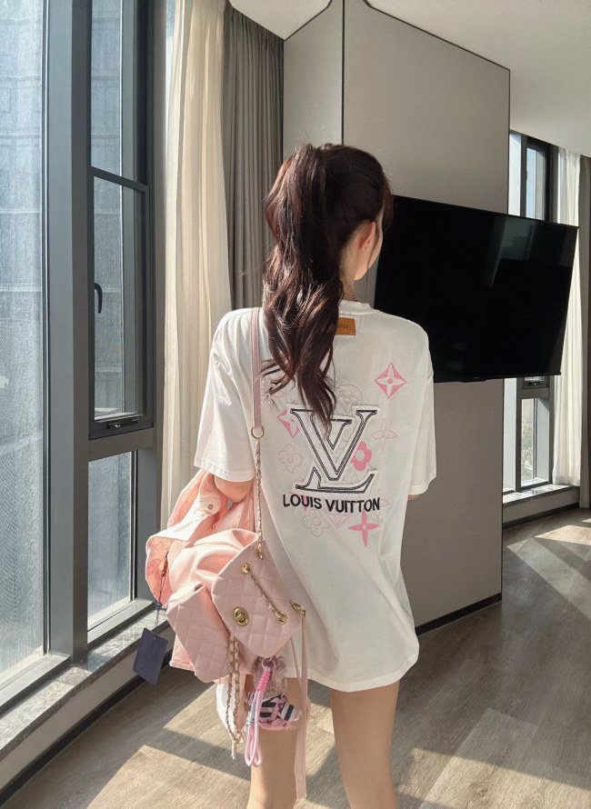 目を惹くカラー 2026 ルイヴィトン 新作 半袖Tシャツ コピー