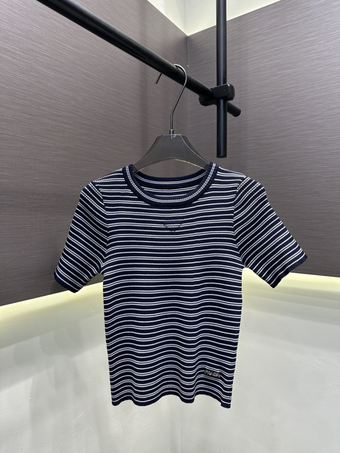 注目アイテム☆ 2026 プラダ 新作 半袖Tシャツ 偽物  2色