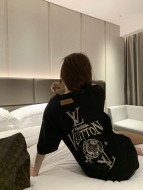 注目度抜群！2026 ルイヴィトン 新作 半袖Tシャツ 偽物