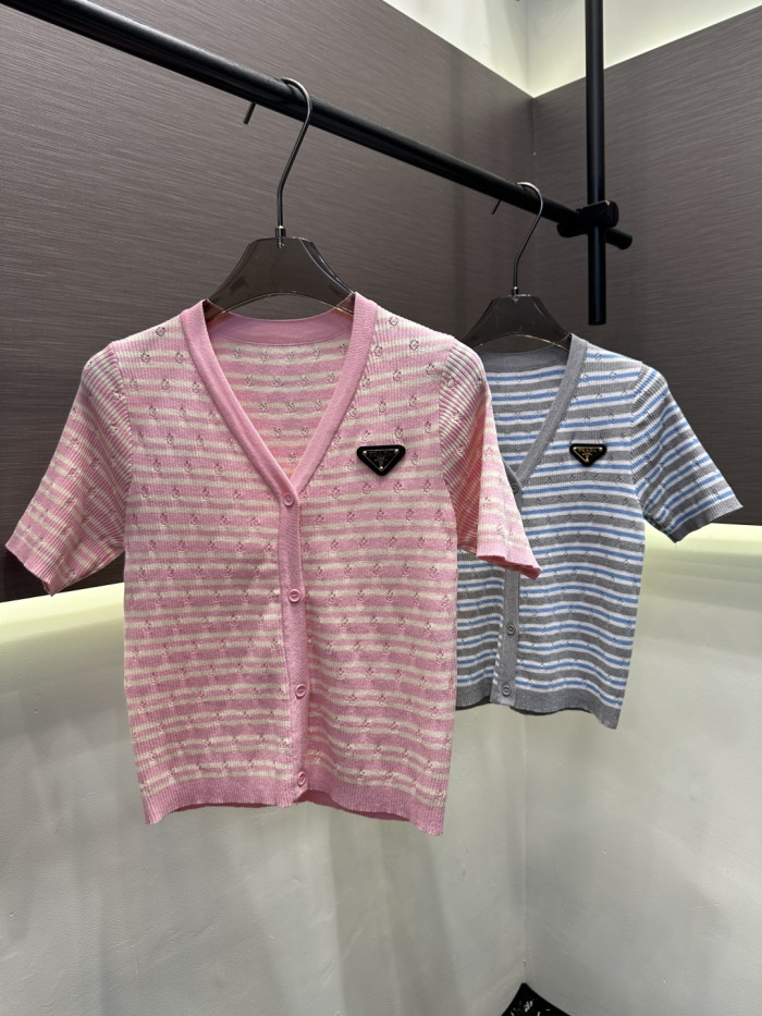 人気急上昇新作  2026 プラダ 新作 半袖Tシャツ 偽物  2色