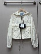 ☆超人気☆ 2026 プラダ 新作 日焼け止め服 コピー