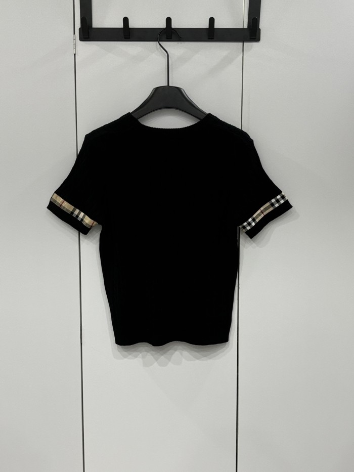 完売必至 2026 バーバリー 新作 半袖Tシャツ 偽物