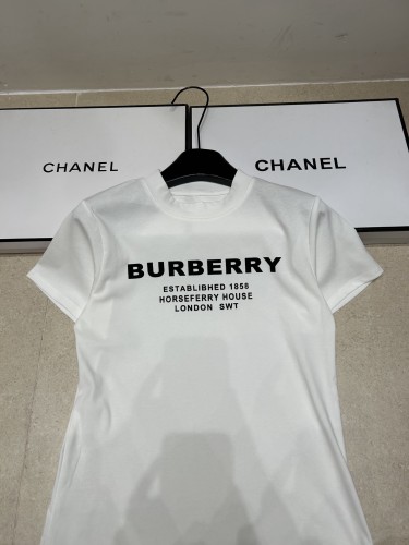 世界中で大人気♪ 2026 バーバリー 新作 半袖Tシャツ 偽物