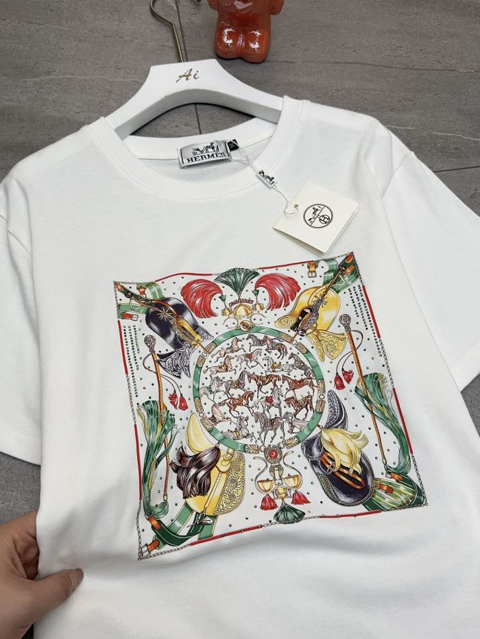 注目アイテム♡ 2026 エルメス 新作 半袖Tシャツ スーパーコピー 2色