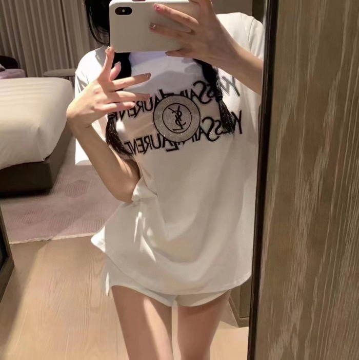 超希少！2026 サンローラン 新作 半袖Tシャツ 偽物