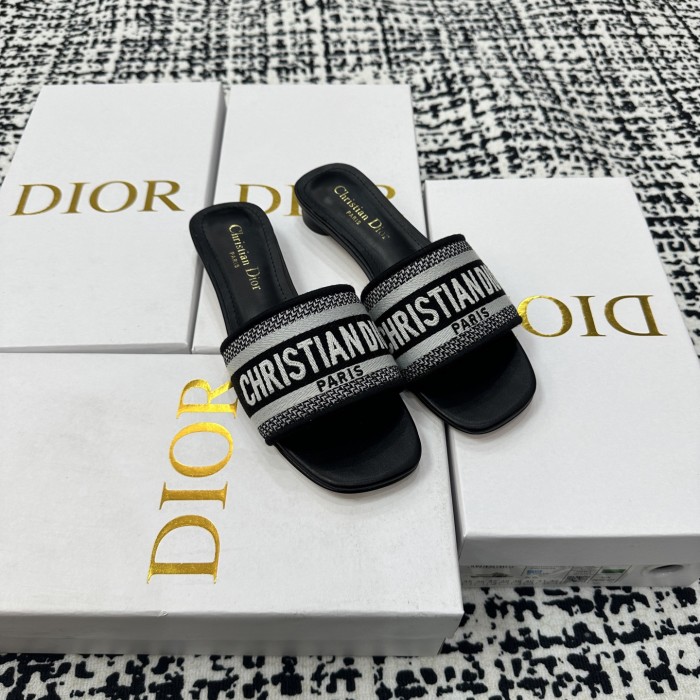 絶対欲しい！2026 ディオール 新作 サンダル-スリッパ コピー