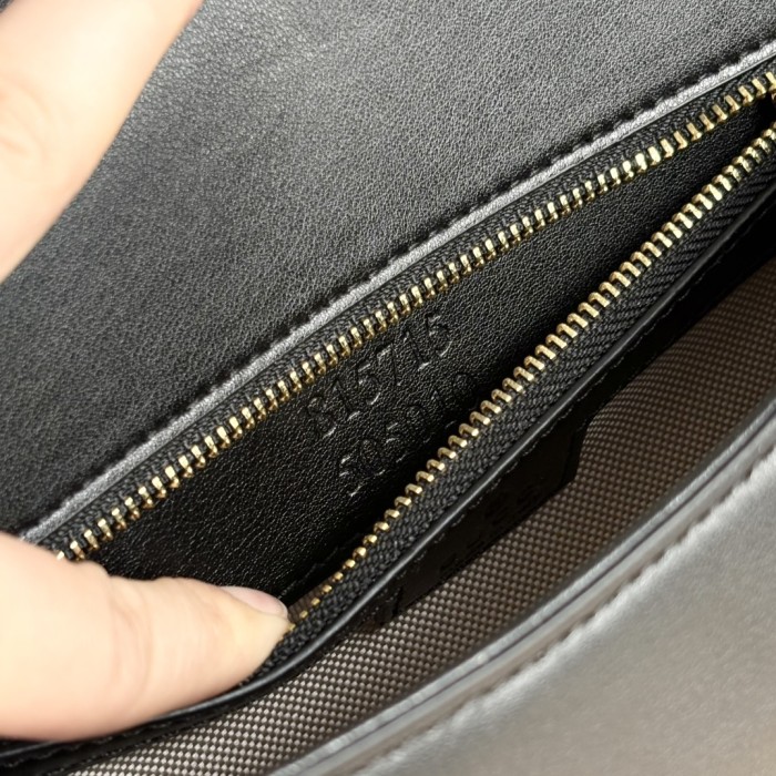 目を惹くカラー グッチ レディース ショルダーバッグ スーパーコピー 815715