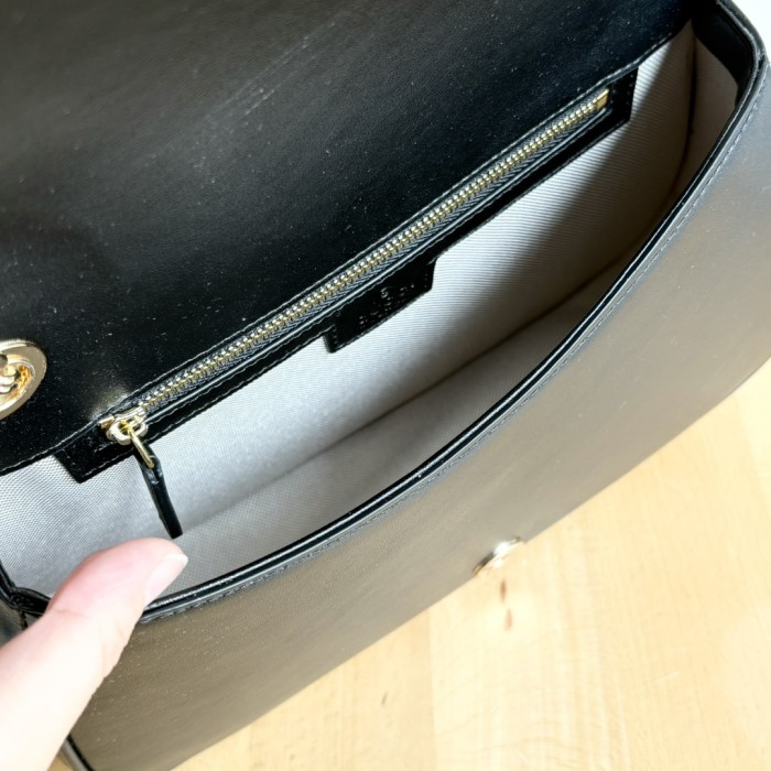 目を惹くカラー グッチ レディース ショルダーバッグ スーパーコピー 815715