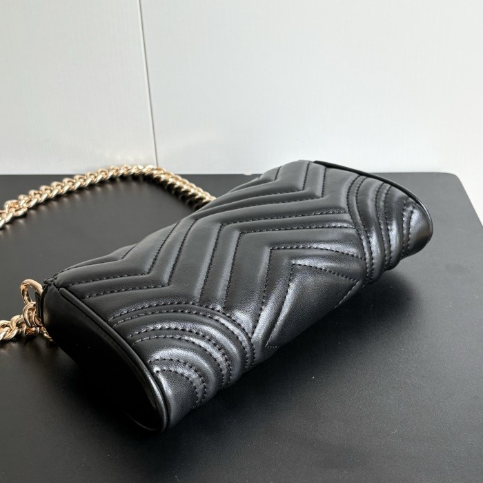 入手困難品！グッチ レディース ショルダーバッグ 偽物 847589