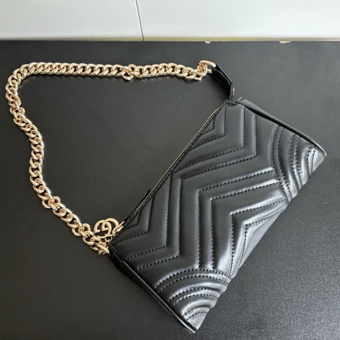 入手困難品！グッチ レディース ショルダーバッグ 偽物 847589