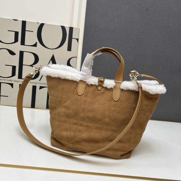 完売必至 ★ ディオール レディース トートバッグ 偽物 1A2518