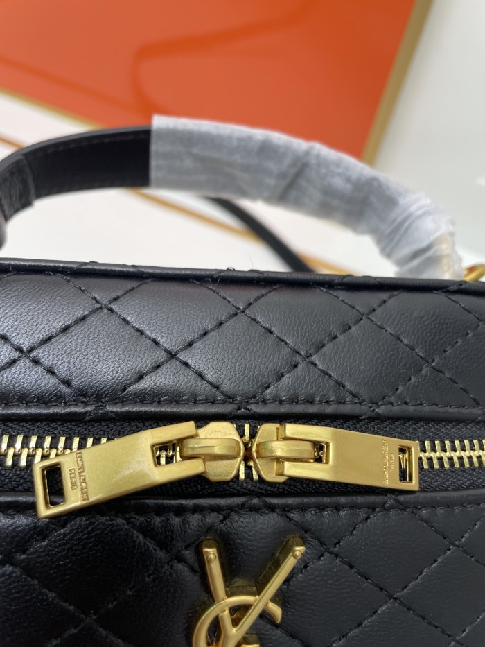 日本未入荷 サンローラン レディース バケツバッグ コピー 8808